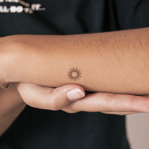 Tiny Fine Line Sun Semi-Permanent Tattoo - Set of 2