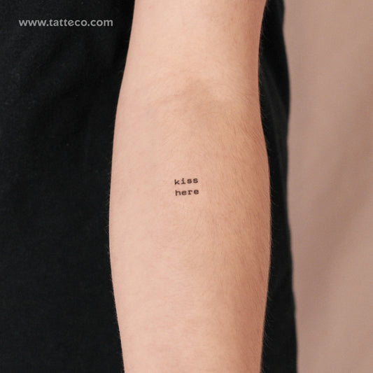 Tatuaje semipermanente "Pequeño beso aquí" - Juego de 2