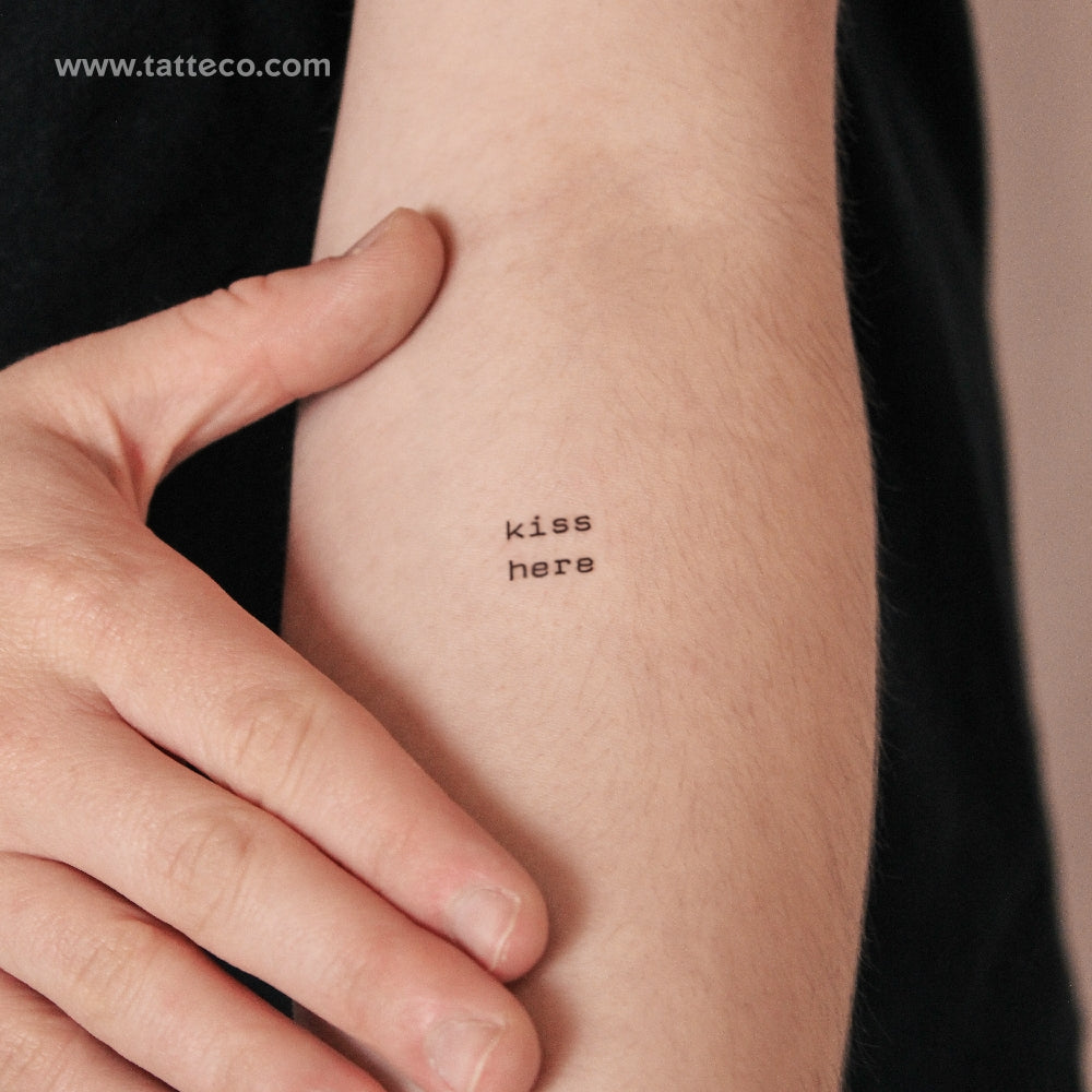 Tatuaje semipermanente "Pequeño beso aquí" - Juego de 2