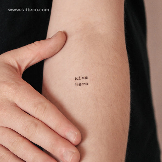 Tatuaje semipermanente "Pequeño beso aquí" - Juego de 2