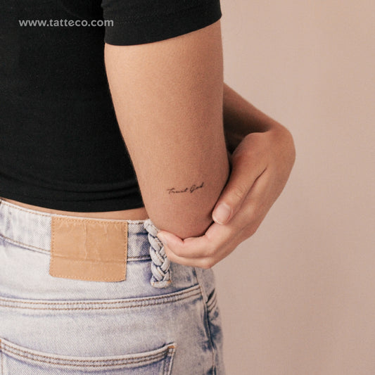 Tatuaje semipermanente "Confía en Dios" - Juego de 2