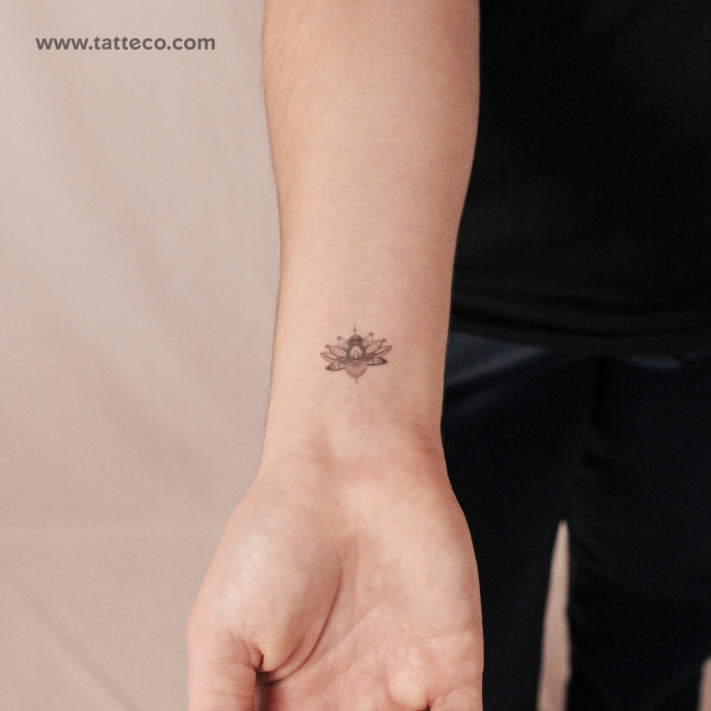 Tatuaje semipermanente de flor de loto sagrada pequeña (juego de 2)
