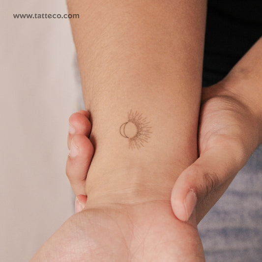 Tatuaje semipermanente de línea fina de sol y luna (juego de 2)