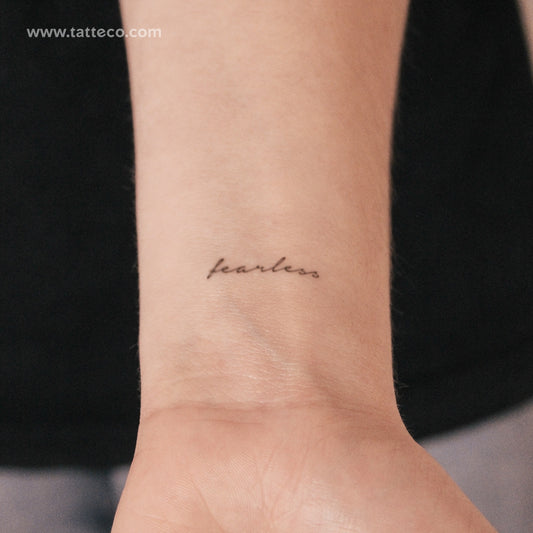 Tatuaje semipermanente pequeño "Fearless" (juego de 2)