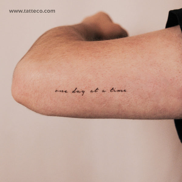 Tatuaje semipermanente "Un día a la vez" - Juego de 2
