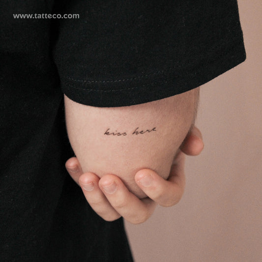 Tatuaje semipermanente "Beso aquí" - Juego de 2