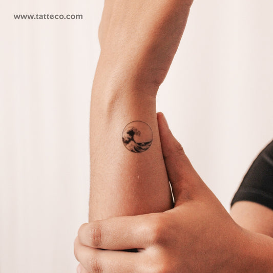 Tatuaje semipermanente circular «La gran ola de Kanagawa» (juego de 2)