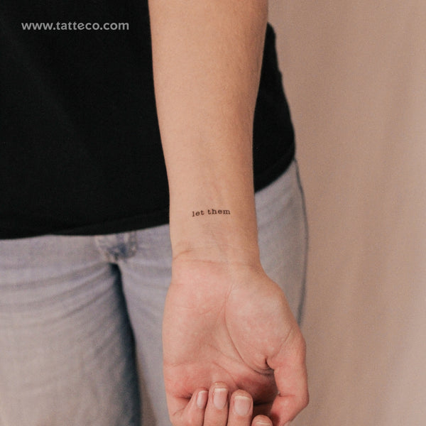 Tatuaje semipermanente "Let Them" (máquina de escribir) - Juego de 2