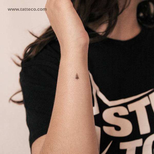 Tatuaje semipermanente de un pequeño pino (juego de 2)