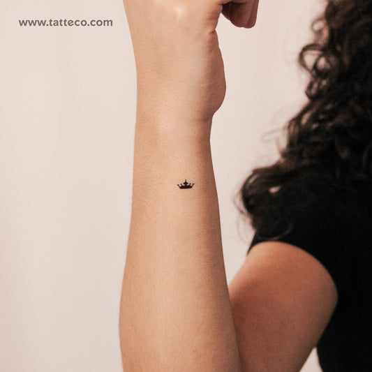 Tiny Crown Semi-Permanent Tattoo - Set of 2