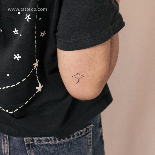 Tatuaje semipermanente minimalista de manta raya (juego de 2)