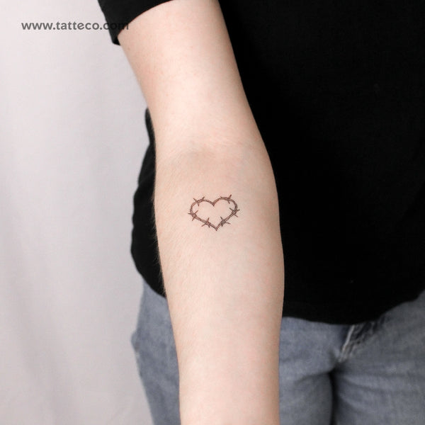 Tatuaje temporal de corazón de alambre de púas de línea fina (juego de 3)