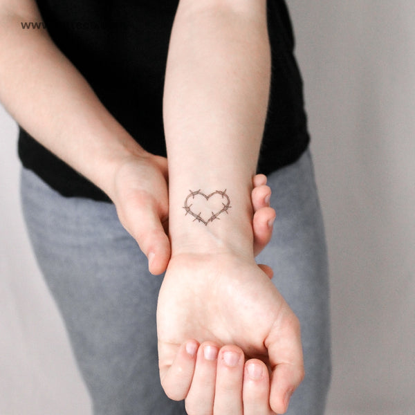 Tatuaje temporal de corazón de alambre de púas de línea fina (juego de 3)