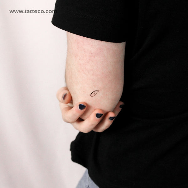 Cursive O Script Temporary Tattoo - Set of 3