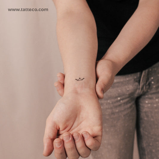 Tatuaje temporal de corona minimalista (2 semanas) - Set de 2