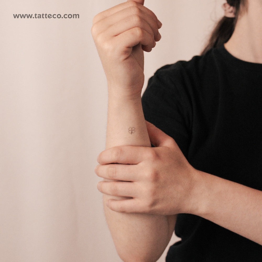 Tatuaje semipermanente minimalista de trébol de cuatro hojas (juego de 2)