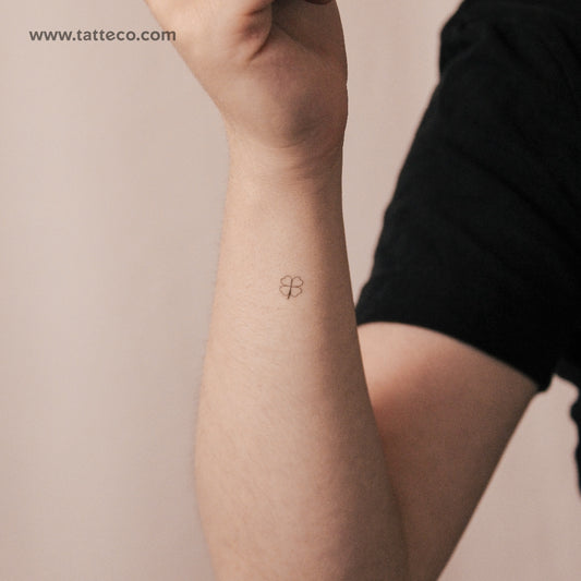 Tatuaje semipermanente minimalista de trébol de cuatro hojas (juego de 2)