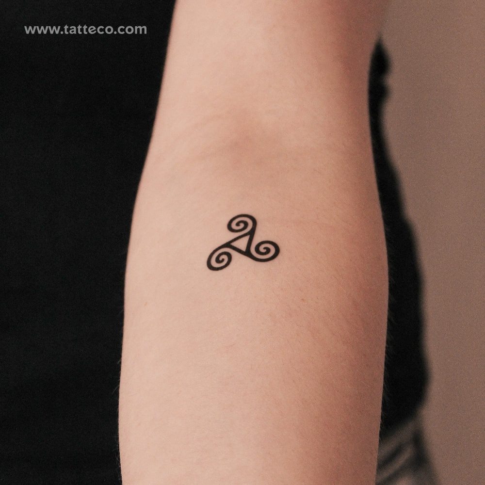 Trisquel Semi-Permanent Tattoo - Set of 2