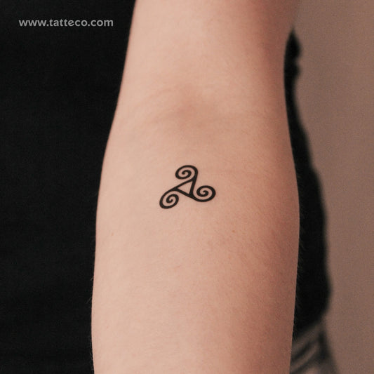 Trisquel Semi-Permanent Tattoo - Set of 2