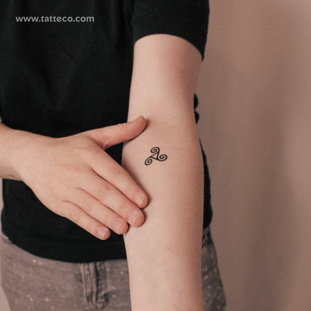 Trisquel Semi-Permanent Tattoo - Set of 2
