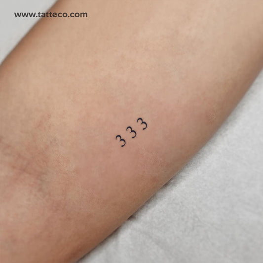 Tatuaje semipermanente pequeño del número angelical 333 (juego de 2)