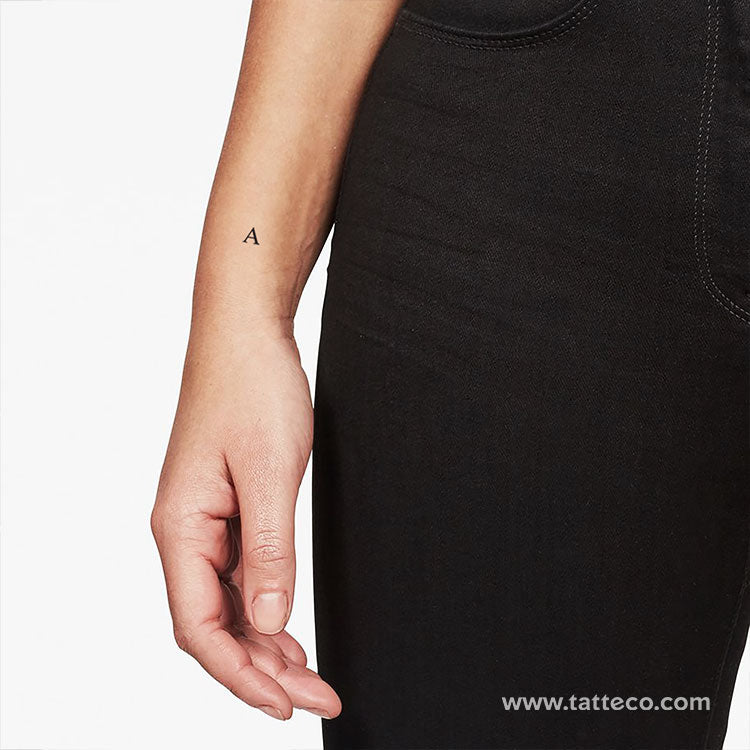 Tatuaje temporal de letra mayúscula con serifa (juego de 3)