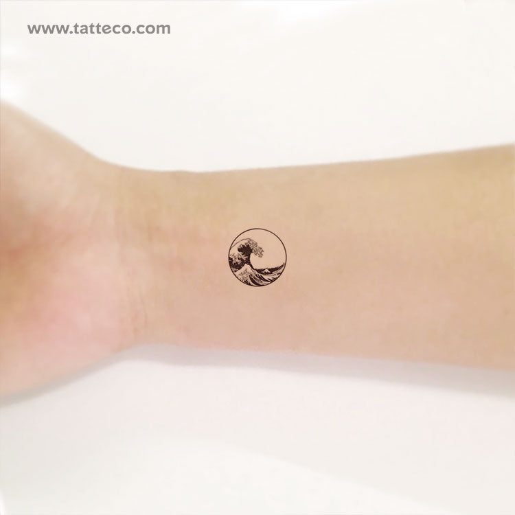 Small 'The Great Wave off Kanagawa' Circle Temporary Tattoo - Set of 3
