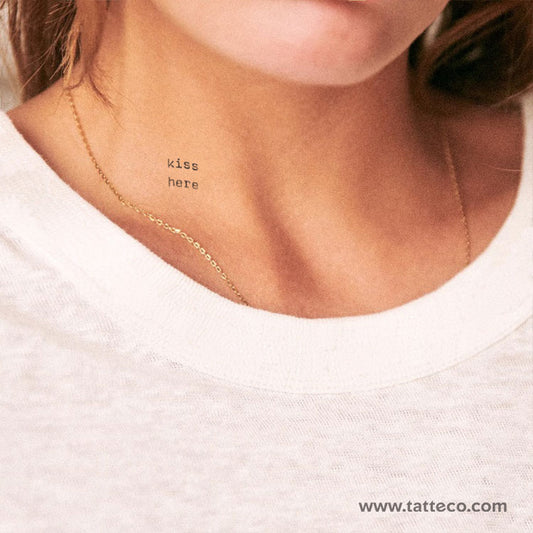 Tatuaje temporal "Beso aquí" para bodas - Set de 100