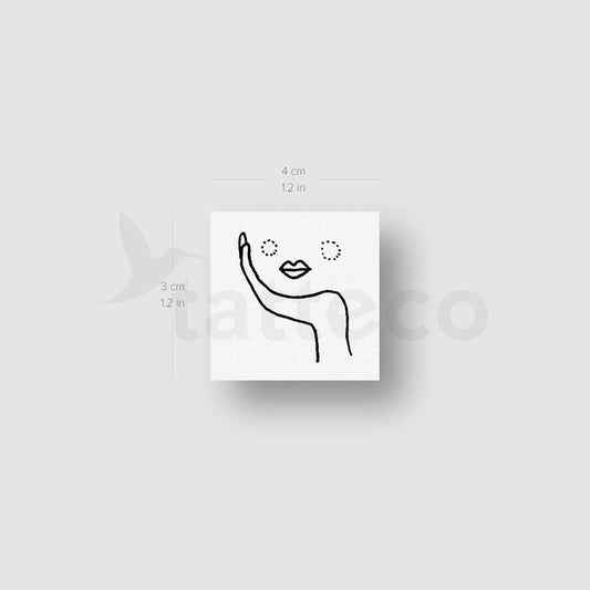 Tatuaje temporal de mujer descansando de Tukoi (juego de 3)
