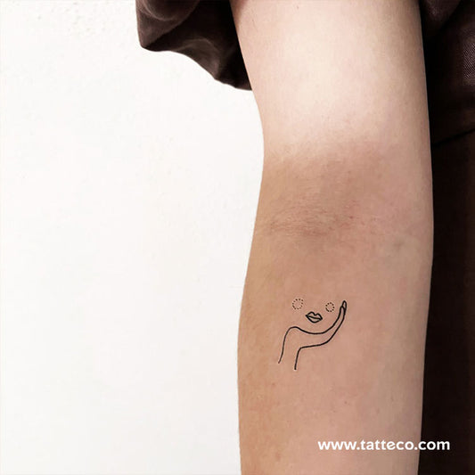 Tatuaje temporal de mujer descansando de Tukoi (juego de 3)
